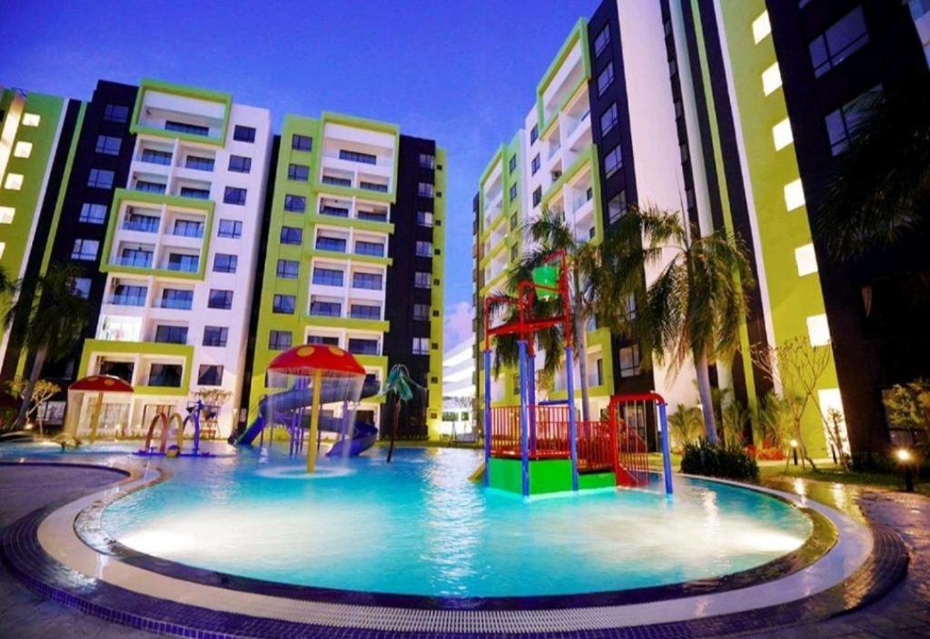 - Manhattan With Water Park & Leisure Facilities Apartment